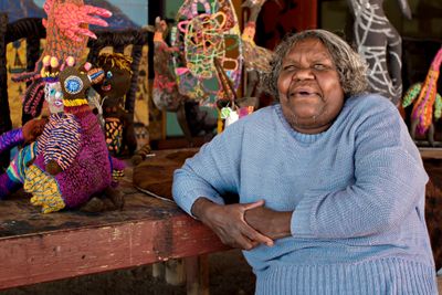 Left to right: Work in progress, Yarrenyty Arltere Artists, Mparntwe/Alice Springs; Marlene Rubuntja (Western Arrarnta people). © Yarrenyty Arltere Artists.