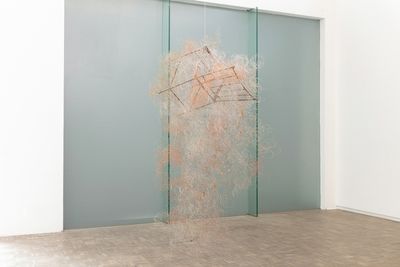 Igshaan Adams, Opskorting van rus (Suspension of rest) (2022). Mixed media. 210 x 120 x 90 cm. Exhibition view: skarrelbaan, blank projects, Cape Town (12 February–19 March 2022).