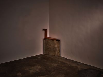 Jaffa Lam, Lost Limb (2022). A corner from abandoned chair, concrete. 65.5 x 43 x 19 cm. Exhibition view: Chasing an Elusive Nature, Axel Vervoordt Gallery, Hong Kong (15 October 2022–7 January 2023).