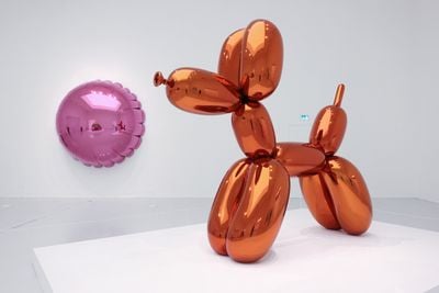 Exhibition view: Jeff Koons, Lost in America, QM Gallery ALRIWAQ, Doha (21 November 2021–31 March 2022).
