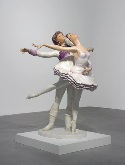 Jeff Koons, Ballet Couple (2010–2019). Polychromed marble. 254 x 170.5 x 214 cm. © Jeff Koons.