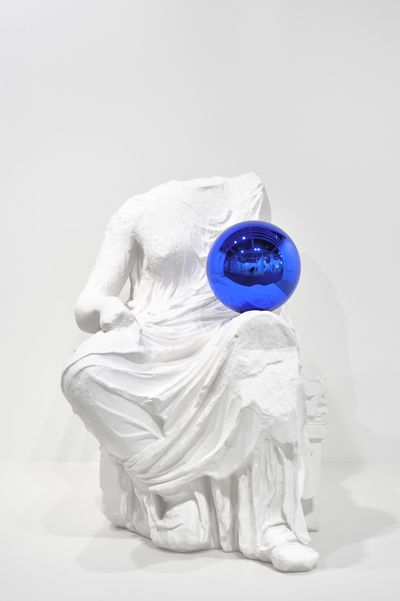 Jeff Koons, Gazing Ball (Demeter) (2014). Plaster and glass. 124.1 x 86.7 x 107.6 cm. Edition of 3 plus AP. © Jeff Koons.
