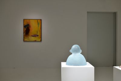Left to right: Leiko Ikemura, Yellowish (2019). 100 x 80 cm; 103.6 x 83.5 cm (incl frame); Ohne Gesicht (2021). Cast glass, edition of 5. 28 x 29 x 19 cm. Exhibition view: infinitely transparent, ShugoArts, Tokyo (14 April–28 May 2022).
