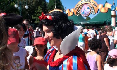 Pilvi Takala, Real Snow White (2009) (still). Video.