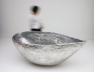 Pinaree Sanpitak, The Vessel (2009). Cast aluminium. 192 x 70 x 90 cm.