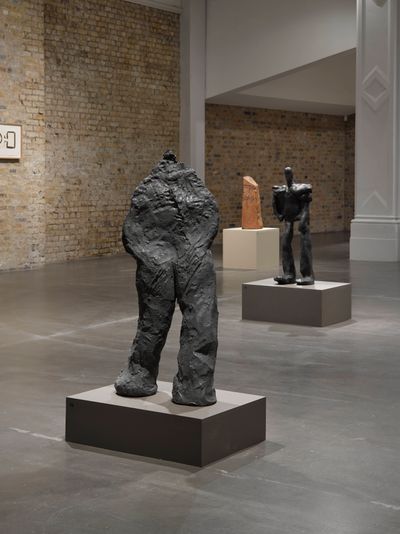 Exhibition view: Simone Fattal, Finding a Way, Whitechapel Gallery, London (21 September 2021–15 May 2022).