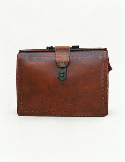 Tomoko Yoneda, FGL Briefcase, from the series 'The Sleep of Apples' (2020).