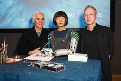 Left to right: Tim Marlow, Ai-Da, and Baz Luhrmann at Design Musem, London (2023).