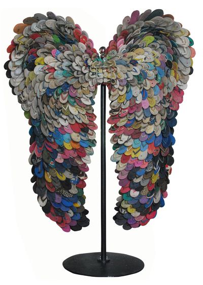 Isabel and Alfredo Aquilizan, Last Flight I (2009). Recycled flip flops, fibreglass structure, metal stand. 275 x 198 x 91 cm. Collection of the artist. Ⓒ Isabel and Alfredo Aquilizan.