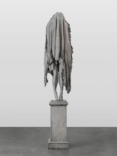 Berlinde De Bruyckere, Arcangelo II, 2022-2023 (2023). Bronze, lead, and chrome steel. 310 x 69 x 67 cm. © Berlinde De Bruyckere.