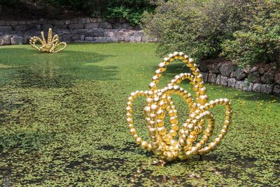Exhibition view: Jean-Michel Othoniel, Treasure Gardens, Seoul Museum of Art (SeMA) and Deoksugung Palace Garden, Seoul (16 June–7 August 2022). © Jean-Michel Othoniel/ADAGP, Paris, and ARS, New York 2023. Photo: © SeMA/CJY ART STUDIO.