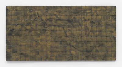 Ha Chong-Hyun, Work 73-13 (1973). Barbed wire and screws over oil on jute and foam covered board. 120 x 240 cm. © Ha Chong-Hyun.