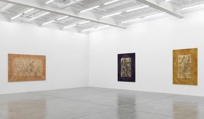 Exhibition view: Sam Falls, Galerie Eva Presenhuber, Zurich (1 September–28 October 2023).