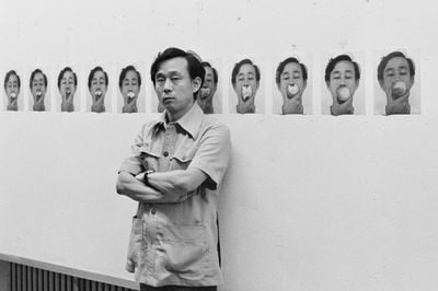Sung Neung Kyung with Apple (1976).