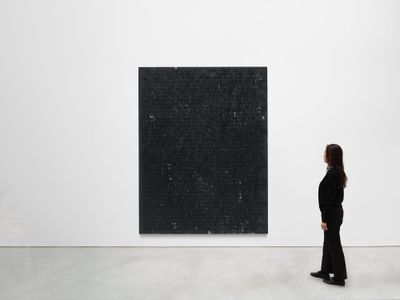 Glenn Ligon, Stranger #96 (2023). Oil stick, etching ink, coal dust, acrylic and pencil on canvas. 289.6 x 223.5 cm / 114 x 88 in.
