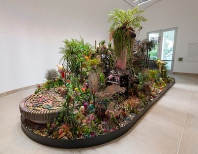 Max Hooper Schneider, Transfer Station, Hammer Project (2019). Mixed media installation. 350 x 300 x 650 cm. Exhibition view: Hammer Museum, Los Angeles (2019).