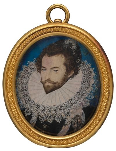 Nicholas Hilliard, Sir Walter Ralegh (Raleigh) (c. 1585). Watercolour on vellum. 4.8 x 4.1 cm. © National Portrait Gallery, London.