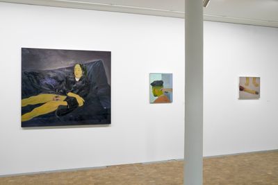 Left to right: Xinyi Cheng, White Turtleneck (2017); Coiffeur (2017); Fremdschämen II (2016). Exhibition view: Seen Through Others