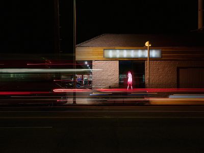 Doug Aitken, 3 Modern Figures (don’t forget to breathe) (2018). Exhibition view: 6775 Santa Monica Boulevard, Los Angeles (2019).