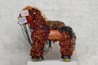 Sasaoka Yuriko, Working Horse – Brown (2025). Four-channel video with colour and sound (1 min, 20 sec), vintage toy horse, vintage fabric, monitors, universal board, sequins, thread. 70 x 75 x 35 cm.