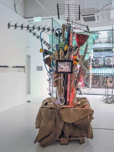 Linda Chiu-han Lai, Tree of Life, iteration 2023 (2023). Mixed-media sculpture; everyday objects, TV antennas, digital components: mini screen and media player (7 sets), sensor system (audio), 2 LED rods with running texts. Dimensions variable.