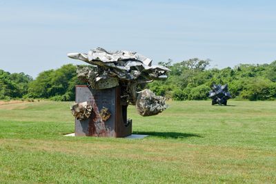 Exhibition view: Frank Stella: Outdoor Sculpture, The Ranch, Montauk (25 June 2021–1 December 2022).