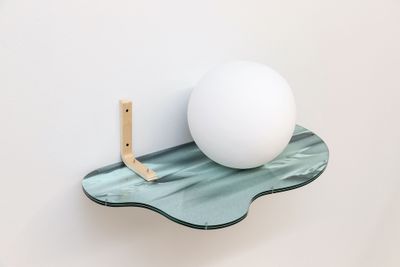 Sara Naim, Shelf and Sphere (2020). C-type digital print, plaster, foam, plexiglass. 32 x 80 x 38 cm.