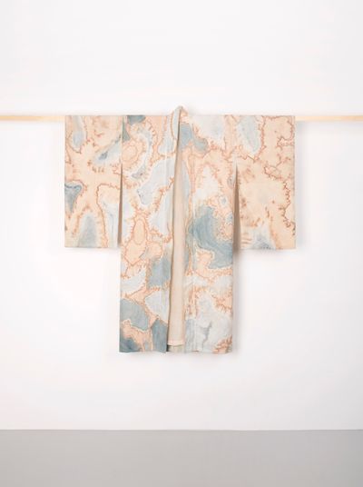 Nienke Hoogvliet, Kaumera Kimono (2018). Wool, silk, Kaumera, Vivianite and Annamox dye from wastewater. 140 x 120 cm.