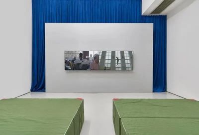 何翔宇，《Terminal 3》，2016-2019。展览现场："何翔宇：硬腭"，空白空间，北京（2020年9月24日至2021年1月31日）。图片提供：艺术家与空白空间。摄影：孙诗。