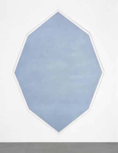 Mary Corse, Untitled (Octagonal Blue) (1964). Metal flakes in acrylic on canvas. 236.22 x 171.45 cm. Collection of the artist. © Mary Corse. Courtesy Kayne Griffin Corcoran; Lisson Gallery; and Pace Gallery. Photo: © Mary Corse.