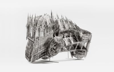 [温•德尔维,《扭转自倾货车(顺时针)- 四分之一大小模型》，2013，不锈钢激光切割，94 x 176 x 76 cm，© Studio Wim Delvoye, Belgium / ADAGP, Paris & SACK, Seoul 2018. 图片提供:贝浩登 ]