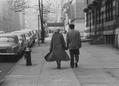 Roy DeCarava, Couple walking, Park Avenue (1960). © 2019 Estate of Roy DeCarava. All rights reserved. Courtesy David Zwirner.