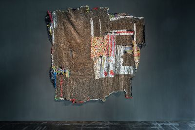 El Anatsui, E-Witness (2017). Aluminium, bottle tops, roofing sheets and copper wire. 250.5 x 229.5 cm. USD 900,000. Image credit: Jan Liegeois.