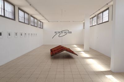 Exhibition view: Miroslav Balka and Lawrence Weiner, NOWWHERE, Dvir Gallery, Tel Aviv (10 December 2016–11 March 2017).