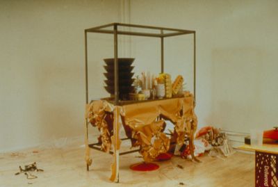Rirkrit Tiravanija, untitled (pad thai) (1990). Exhibition view: Paula Allen Gallery, New York. © Rirkrit Tiravanija.