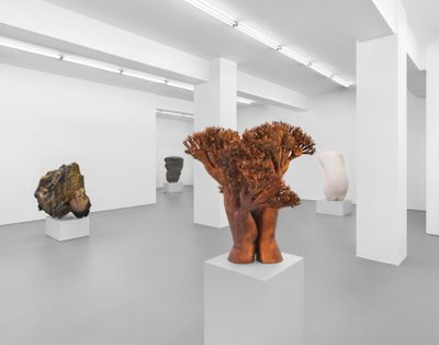 Exhibition view: Tony Cragg, Sculptures, Buchmann Galerie, Berlin (20 March–22 May 2021).