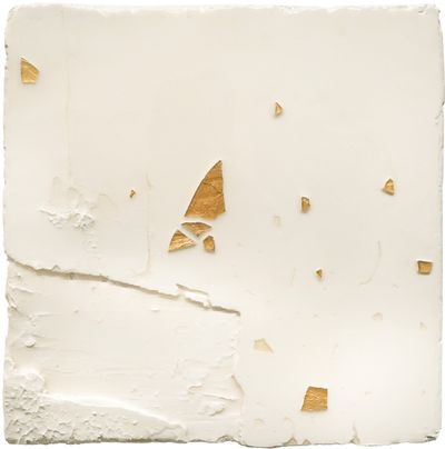 Ben Loong, Fragment (2020). Resinated gypsum plaster and gold leaf on wood. 44 × 44 × 2.5 cm.