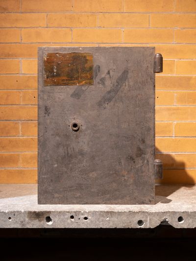 Marco Barrera, Untitled (Tree on River Bank) (2022). Steel safe door, gold leaf, oil paint, varnish. 48.3 × 38.1 × 15.2 cm. Exhibition view: In Practice: Literally means collapse, SculptureCenter, New York (12 May–1 August 2022).