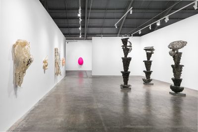 Exhibition view: Lynda Benglis, Frozen Gestures, Mendes Wood DM, São Paulo (9 April–29 May 2022).