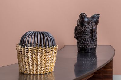 Left to right: Anina Major, MAJESTY (2023); Andrés Monzón-Aguirre, Égida (Gallina Ciega) (2023). Exhibition view: Inventing the Rest: New Adventures in Clay, Maximillian William, London (29 June–14 September 2023).