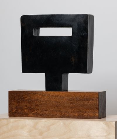 Wayne Youle, NFT XIV (head) (2020). Cast bronze and mahogany, 38.2 × 31 × 10 cm.
