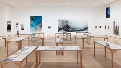 展览现场："沃尔夫冈·提尔曼斯：无畏地看"，MoMA，纽约（2022年9月12日至2023年1月1日）。图片提供：MoMA。摄影：Emile Askey。