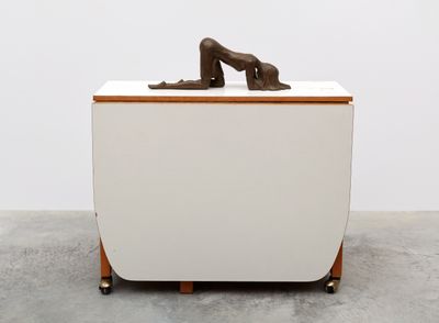Joe Bradley, Despair (2023). Folding table, bronze. 93 x 88 x 34.5 cm. ©Joe Bradley.