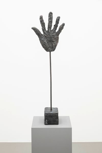 Andrew Lord, My left hand (from the series Atlas of the World) (2021/2023). Bronze. 86 x 26 x 11 cm.