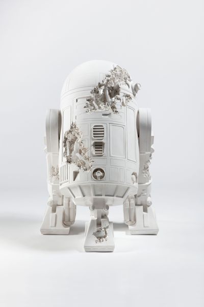 Daniel Arsham, R2-D2™: Quartz Eroded Figure (2023).Quartz, Selenite, Hydrostone. 48 x 42 1/16 x 421/16 inch. © & ™ Lucasfilm Ltd. © 2023 Daniel Arsham, Inc.
