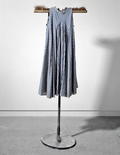 Louise Bourgeois, Untitled (Broom Woman) (1997). Steel, steel welds, wood broom head, fabric. 162.6 x 61 x 33 cm.