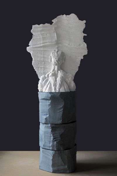 Gelatin, OvidivO (2021). Bust: painted aluminium. Base: resin, pigment, polystyrol. 209 x 82 x 46 cm.
