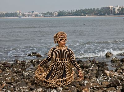 Shakuntala Kulkarni, Juhu Beach (2010–2012). Photo performance at Juhu Beach. Digital print on rag paper. 42.5 x 62.9 cm. © Shakuntala Kulkarni.