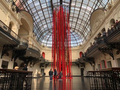 Cecilia Vicuña, Quipu Menstrual (2006). Exhibition view: Soñar el Agua, Museo Nacional de Bellas Artes, Santiago de Chile (11 May–3 September 2023).