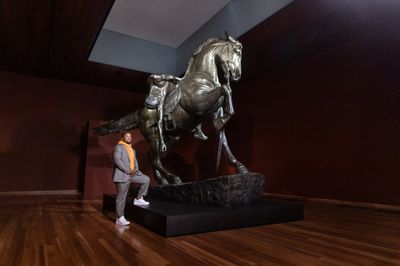 Kehinde Wiley. Exhibition view: Kehinde Wiley, An Archeology of Silence, de Young, San Francisco (18 March–15 October 2023).